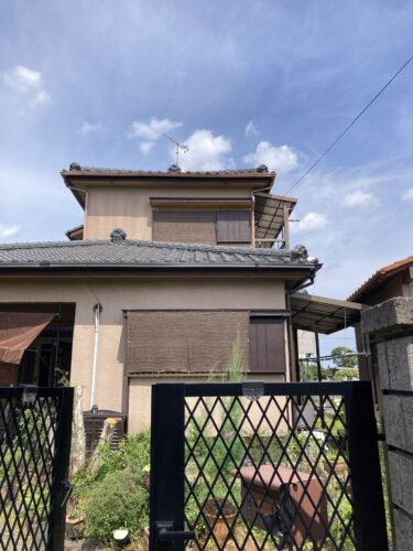 西側１階2階日除けシェード張り付け